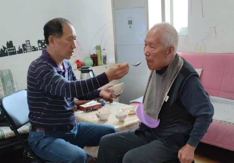 安陽李建學：把孝心變成孝行的人