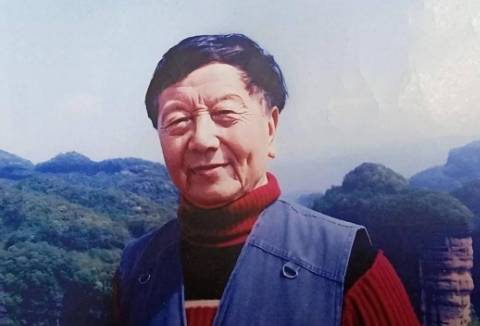當代散文大家石英：能文能武真英雄 | 吳人民
