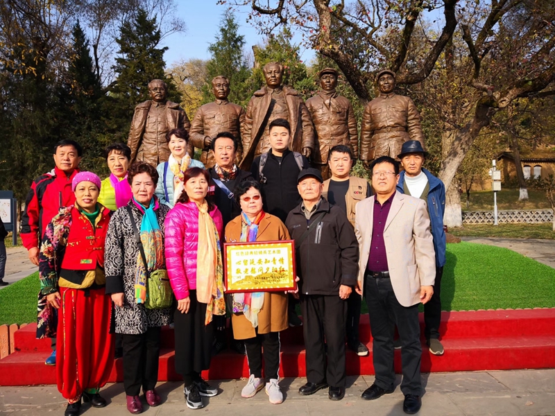 CCTⅤ欄目運營總監(jiān)劉嘉有，帶隊紅色經典輕騎兵藝術團延安行