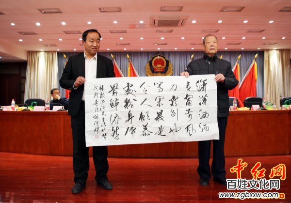 著名軍旅詩人殷德江詩歌創作60年作品研討會在京召開——德性光耀大地昭齊魯子弟文品，江河情激浪花揚軍旅老兵詩才（組圖）