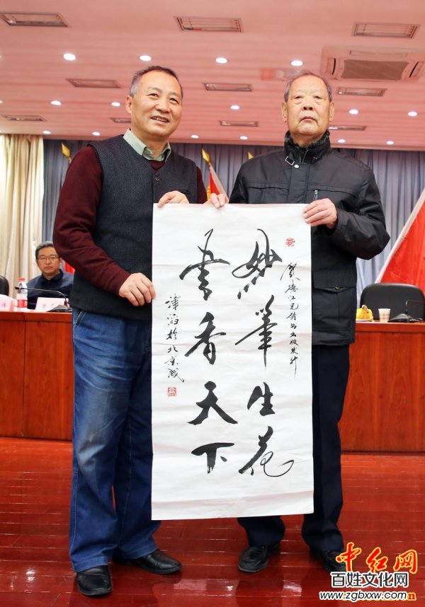 著名軍旅詩人殷德江詩歌創作60年作品研討會在京召開——德性光耀大地昭齊魯子弟文品，江河情激浪花揚軍旅老兵詩才（組圖）