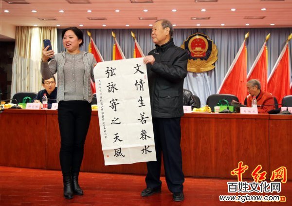 著名軍旅詩人殷德江詩歌創作60年作品研討會在京召開——德性光耀大地昭齊魯子弟文品，江河情激浪花揚軍旅老兵詩才（組圖）