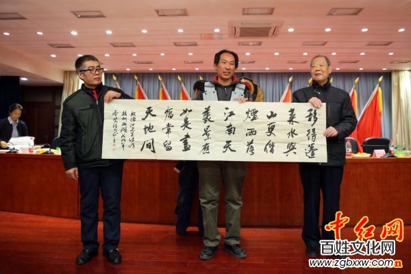 著名軍旅詩人殷德江詩歌創作60年作品研討會在京召開——德性光耀大地昭齊魯子弟文品，江河情激浪花揚軍旅老兵詩才（組圖）