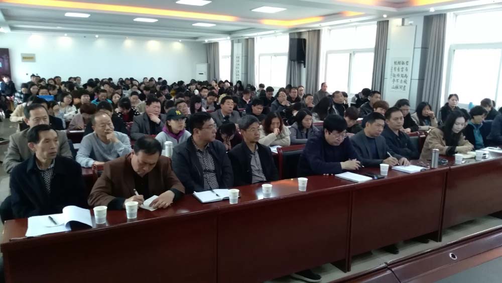 安陽特邀“文學常青樹”石英舉辦專題講座