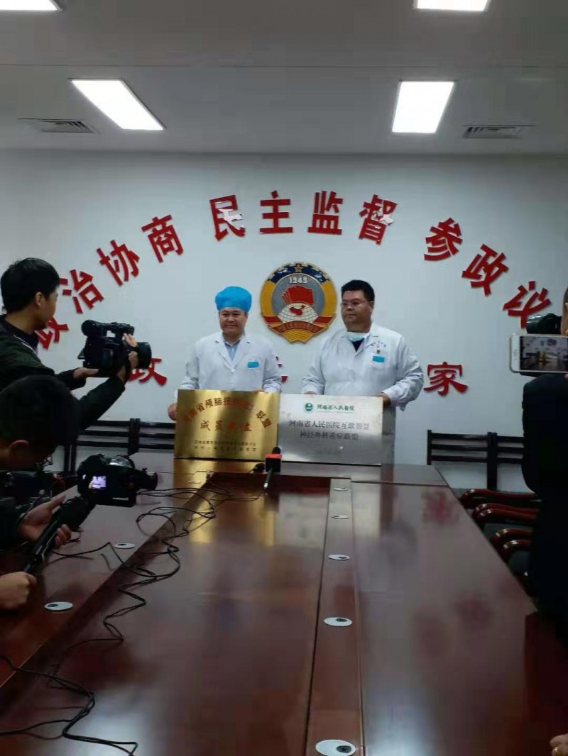 半百男子“死而復生” 家屬送旗表示感謝