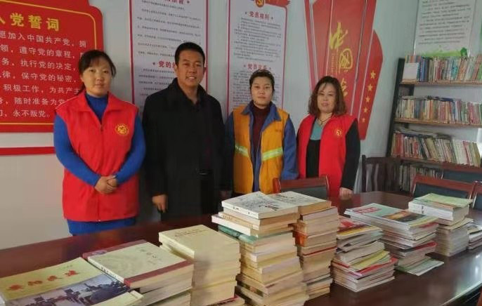 愛心圖書進社區 公益捐贈暖人心