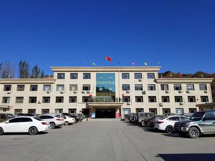 龍興礦業(yè)集團狠抓質量保安全 青山依舊映藍天