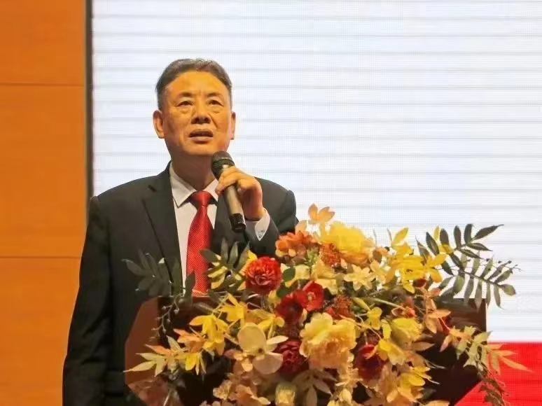 柴時鐘:校長教育思想對學校的發展至關重要 柴時鐘:校長教育思想對學校的發展至關重要