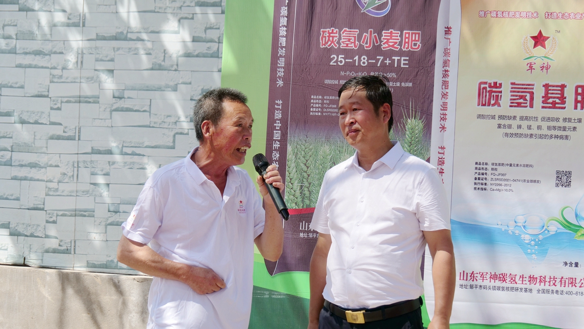 葡萄園里助農忙——碳氫核肥碳氫葡萄現場觀摩會在福建福安象環村召開