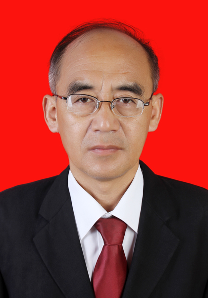 李福云：西散南國文學社主編