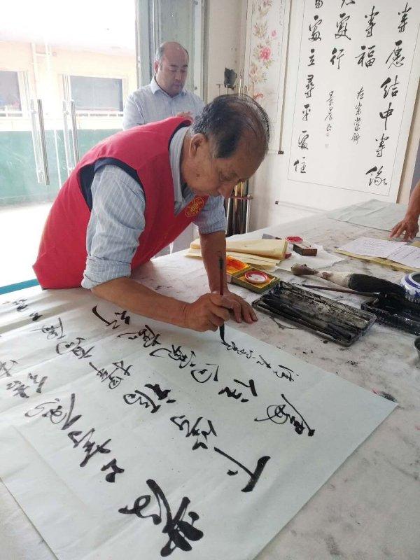 安陽(yáng)市洹上名門書畫院舉行“慶國(guó)慶.迎中秋”活動(dòng)