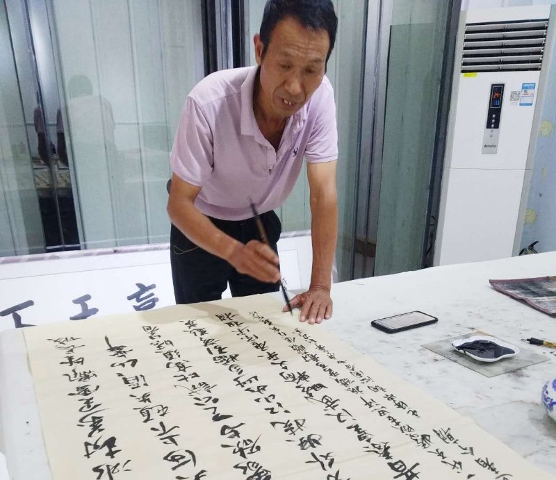 安陽(yáng)市洹上名門書畫院舉行“慶國(guó)慶.迎中秋”活動(dòng)
