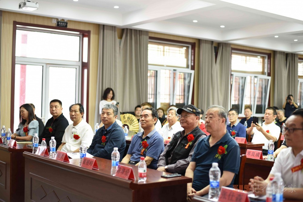 “致敬奮斗歲月”癸卯豐收節(jié)書畫名家邀請展開幕暨現(xiàn)代書畫網展覽活動中心揭牌儀式在京舉行